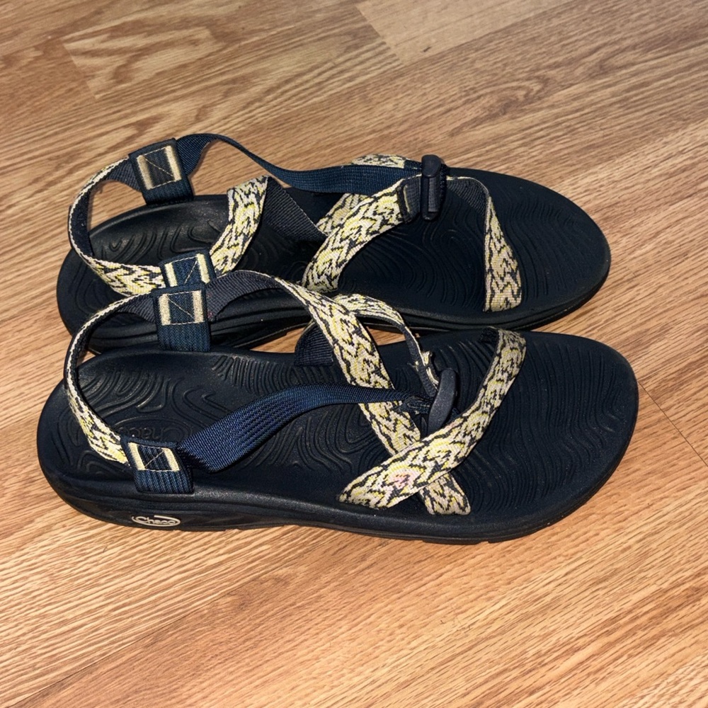 Women’s Strappy Outdoor Sandals in Black and Yellow